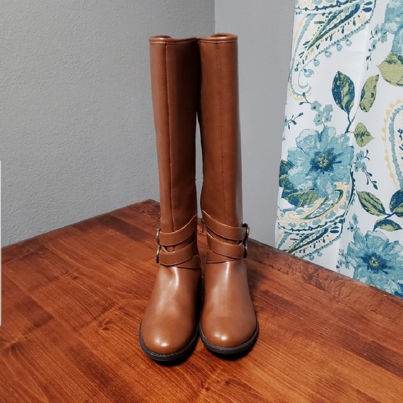 Brown Boots with Buckle Detail New! - Picture 2 of 3